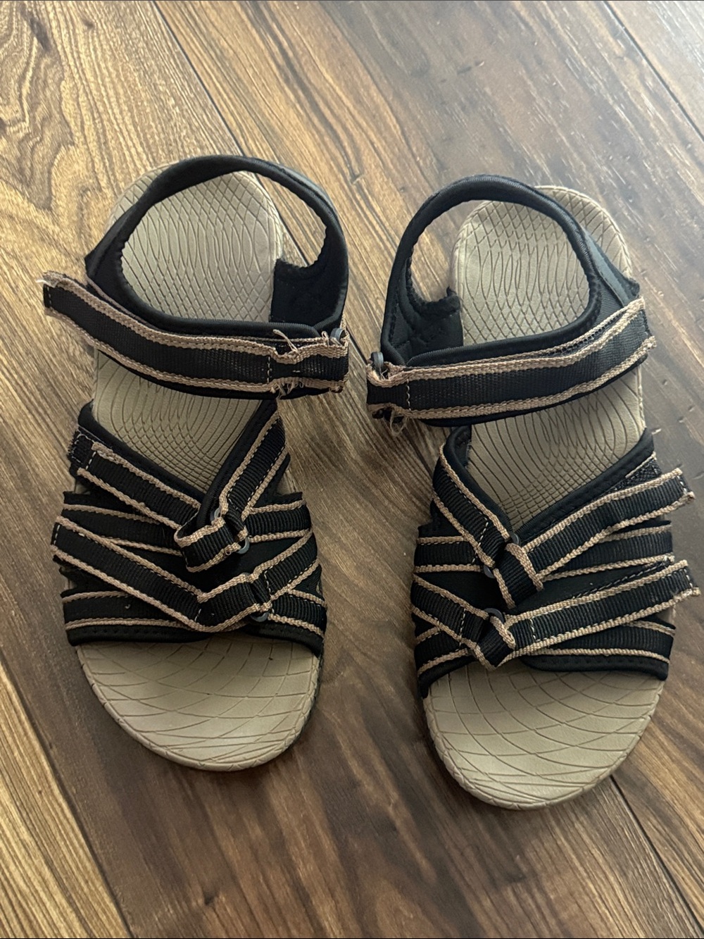 WHITIN Women’s Hiking Sandals with Arch Support for Outdoor Adventure